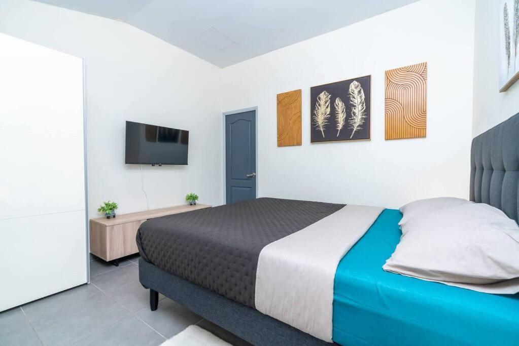 Heitea Lodge - 6 Min Airport, Wifi, Ac & Parking Papeete  Luaran gambar